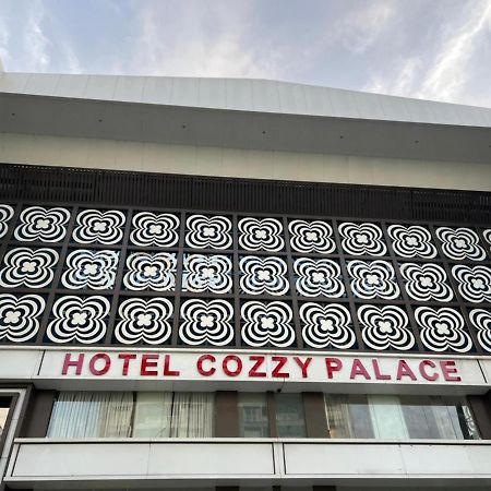 סוראט Hotel Cozzy Palace מראה חיצוני תמונה